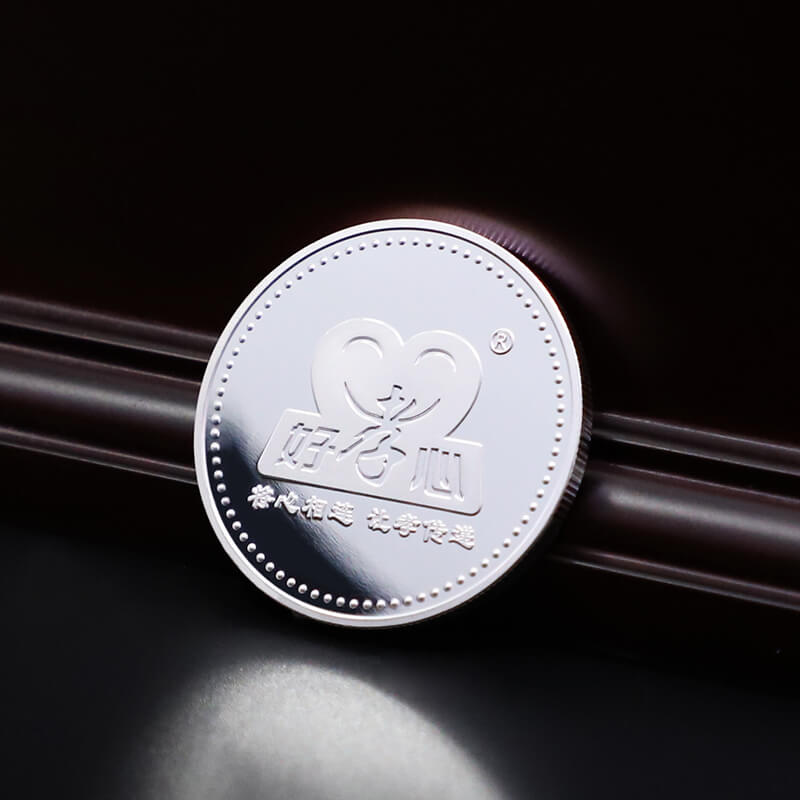 Custom Metal Souvenir Silver Mirror Finished Coin with Wooden Box 