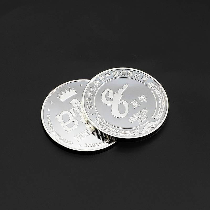 Custom Metal Souvenir Silver Mirror Finished Coin with Wooden Box 