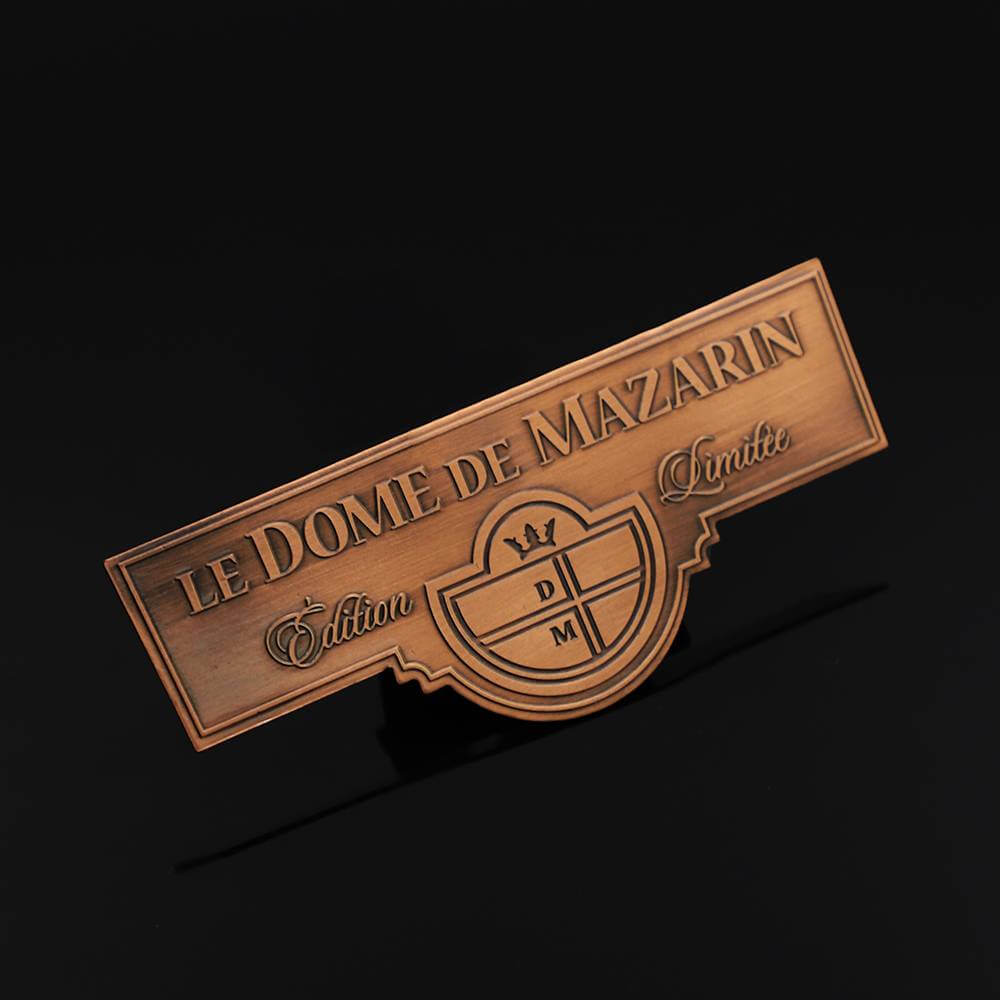 Free Sample Oem and Odm Custom Metal Bag Logos for Clothing