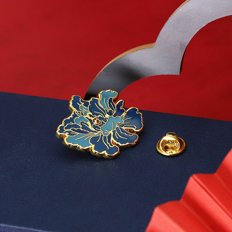Custom make badge soft enamel pin for anime lapel pin