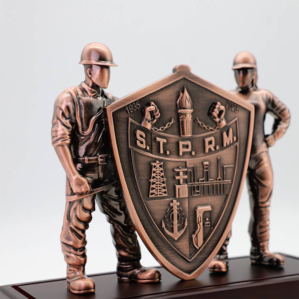 Custom Metal Antique Copper Worker Trophy Decoration with Wooden Base