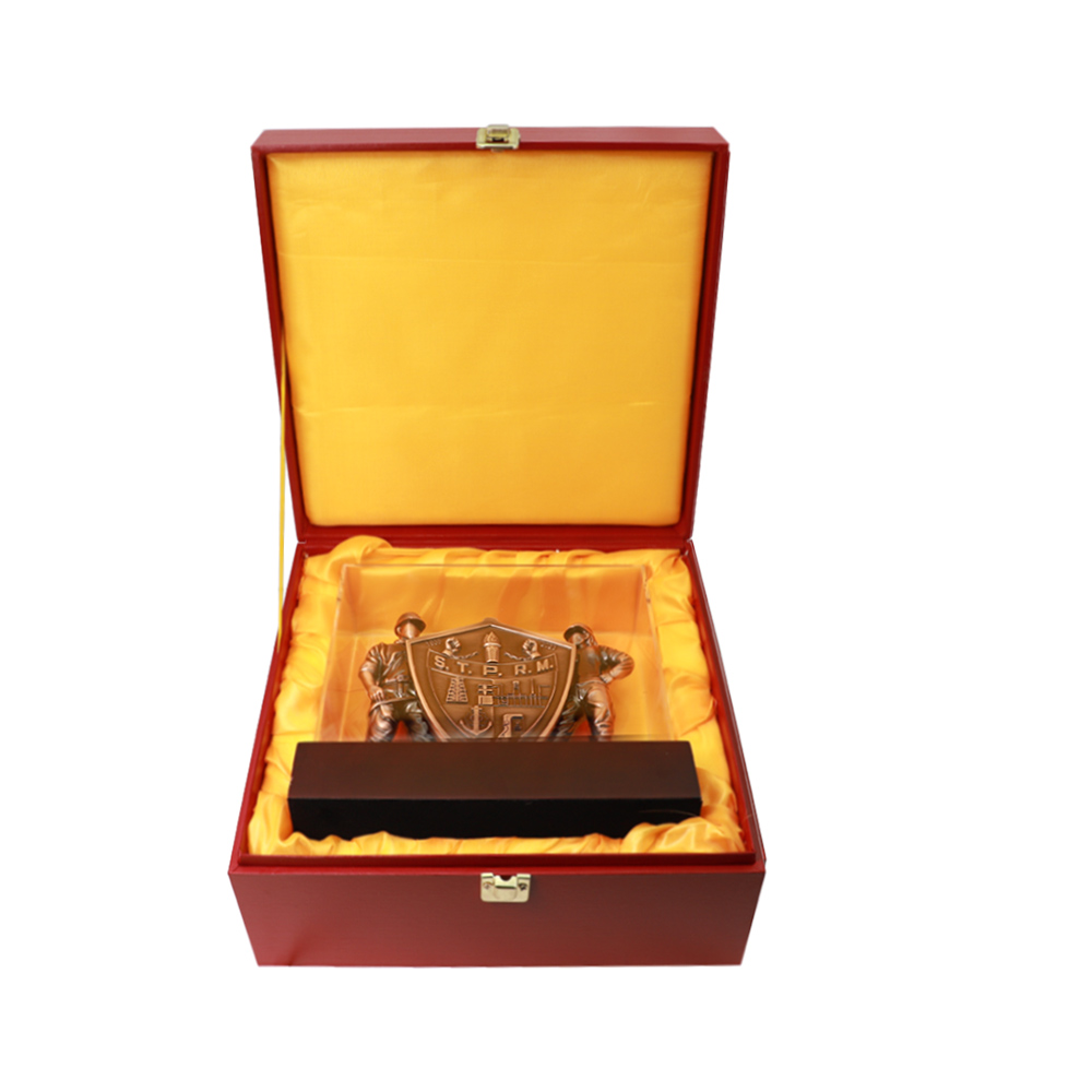 Custom Metal Antique Copper Worker Trophy Decoration with Wooden Base