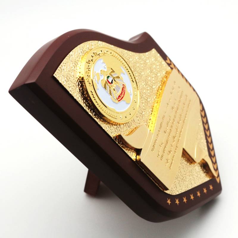 Customized Zinc Alloy Wooden Plaque Shield Metal Awards Trophy Souvenir