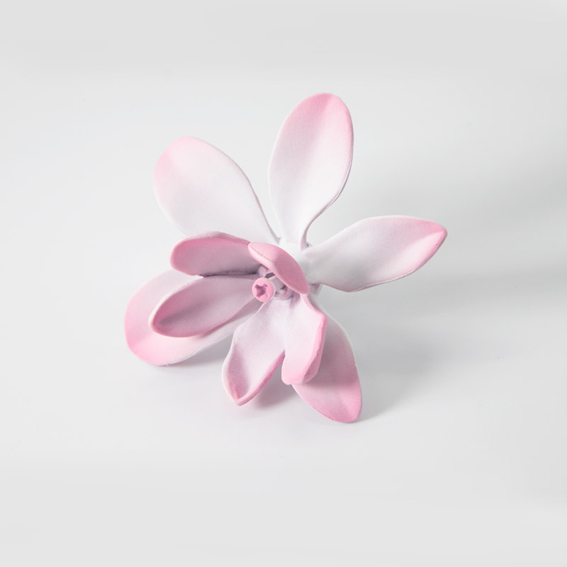 Custom High Quality Alloy Metal Crafts Pink Metal Flower Decoration for Party
