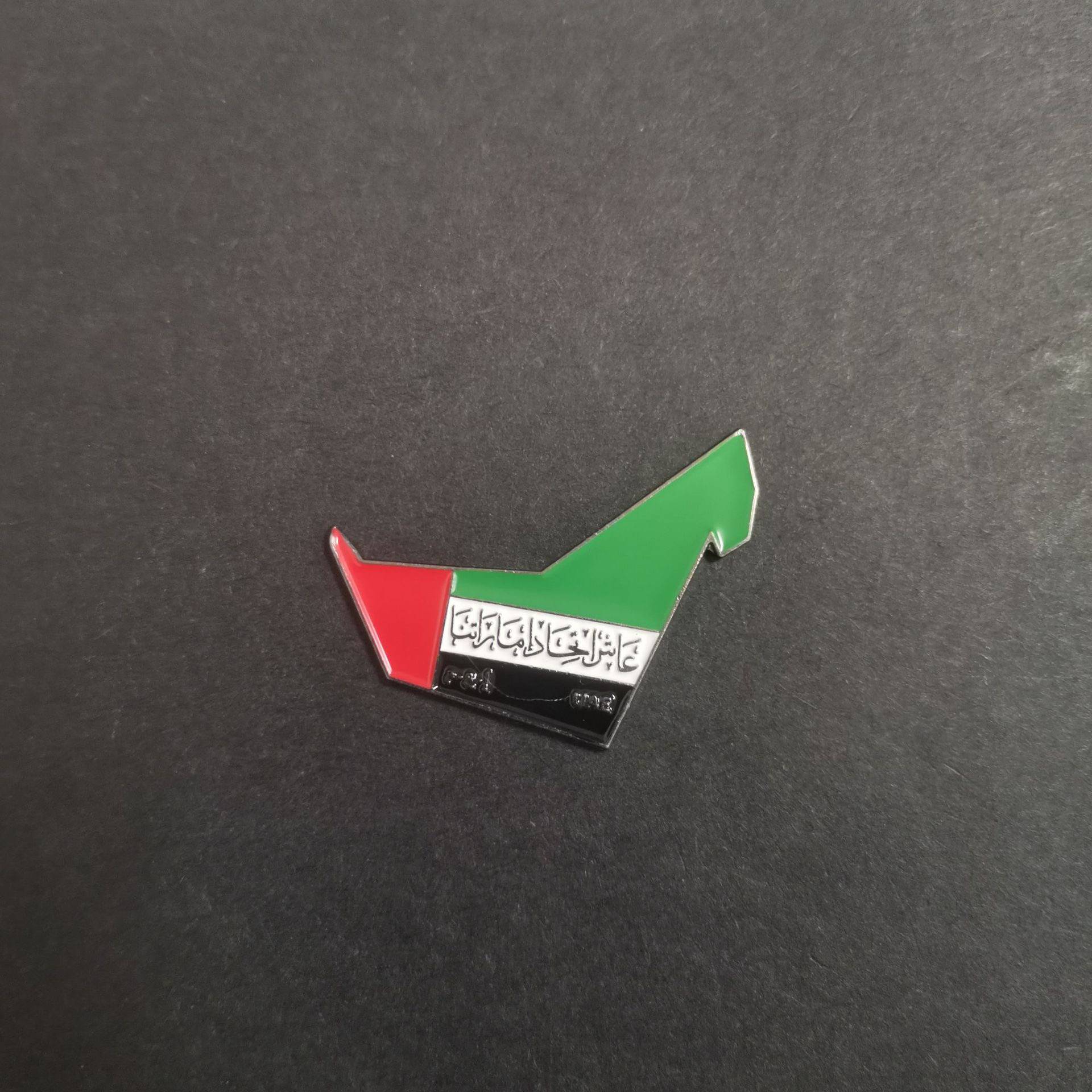 OEM Custom Metal Sticker Enamel Pin Badge for Phone Case Cover Saudi UAE Market 